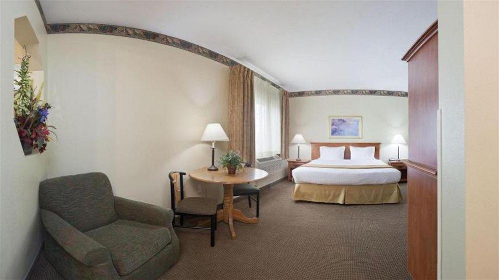 Wyndham Garden Anchorage Airport Hotel Екстериор снимка