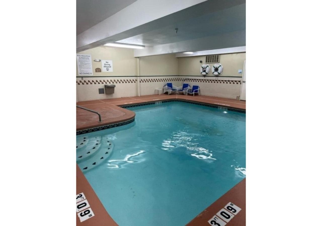 Wyndham Garden Anchorage Airport Hotel Екстериор снимка