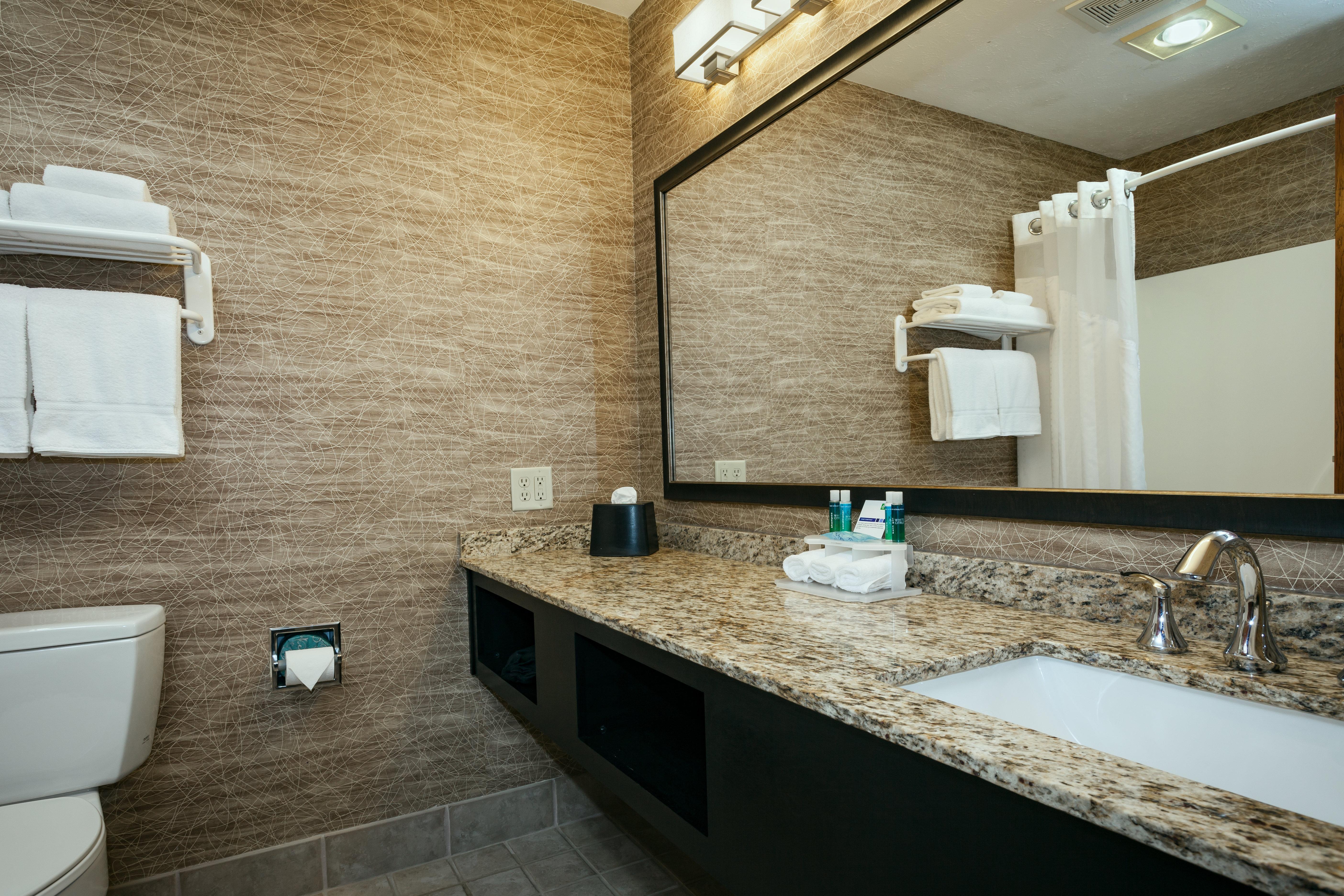 Wyndham Garden Anchorage Airport Hotel Екстериор снимка