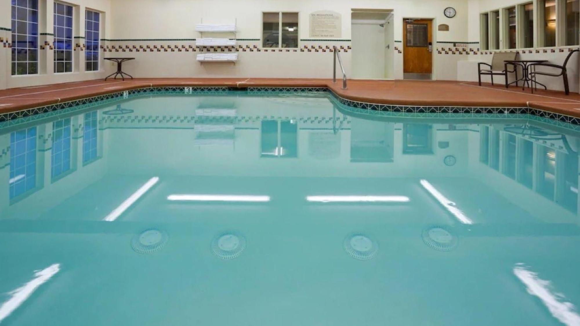 Wyndham Garden Anchorage Airport Hotel Екстериор снимка