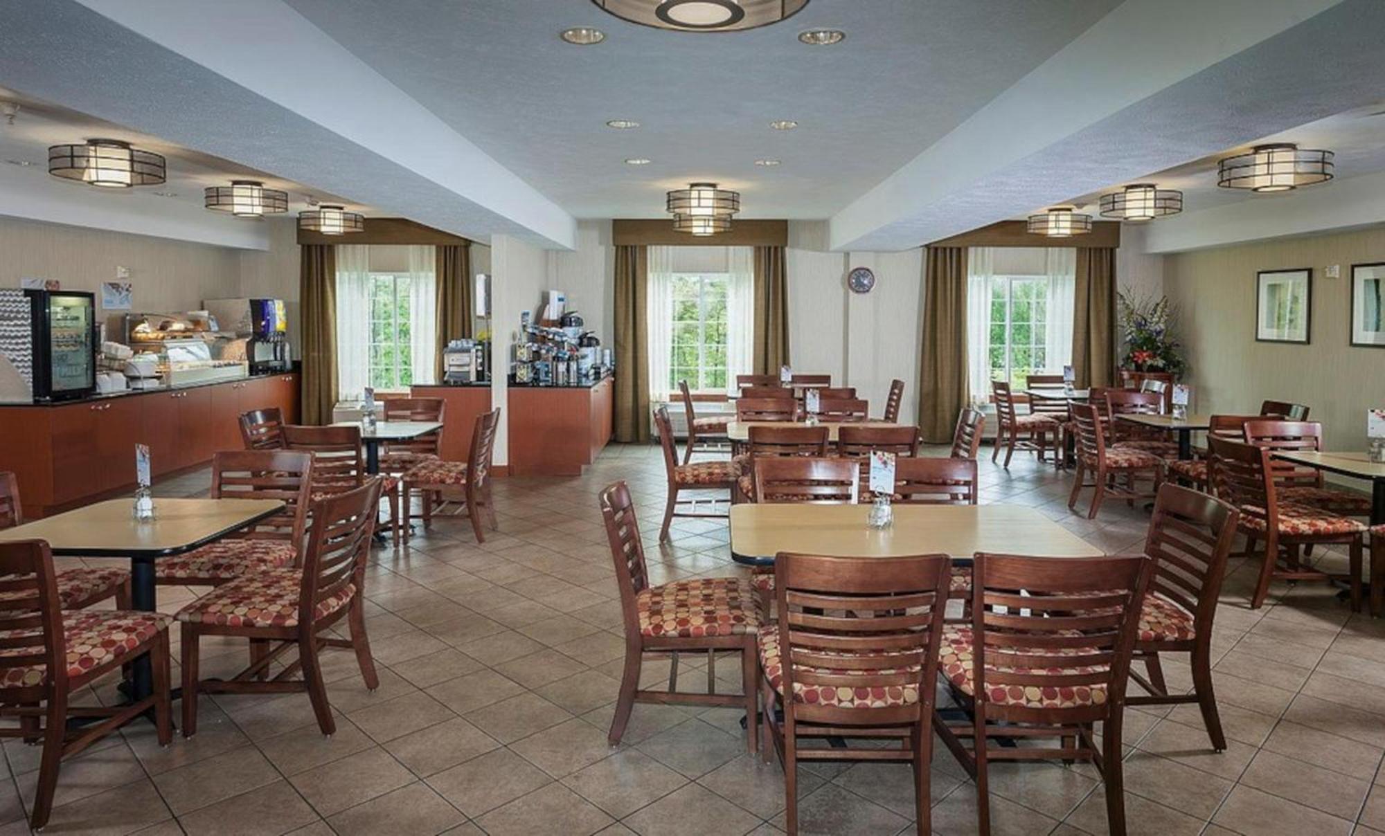 Wyndham Garden Anchorage Airport Hotel Екстериор снимка