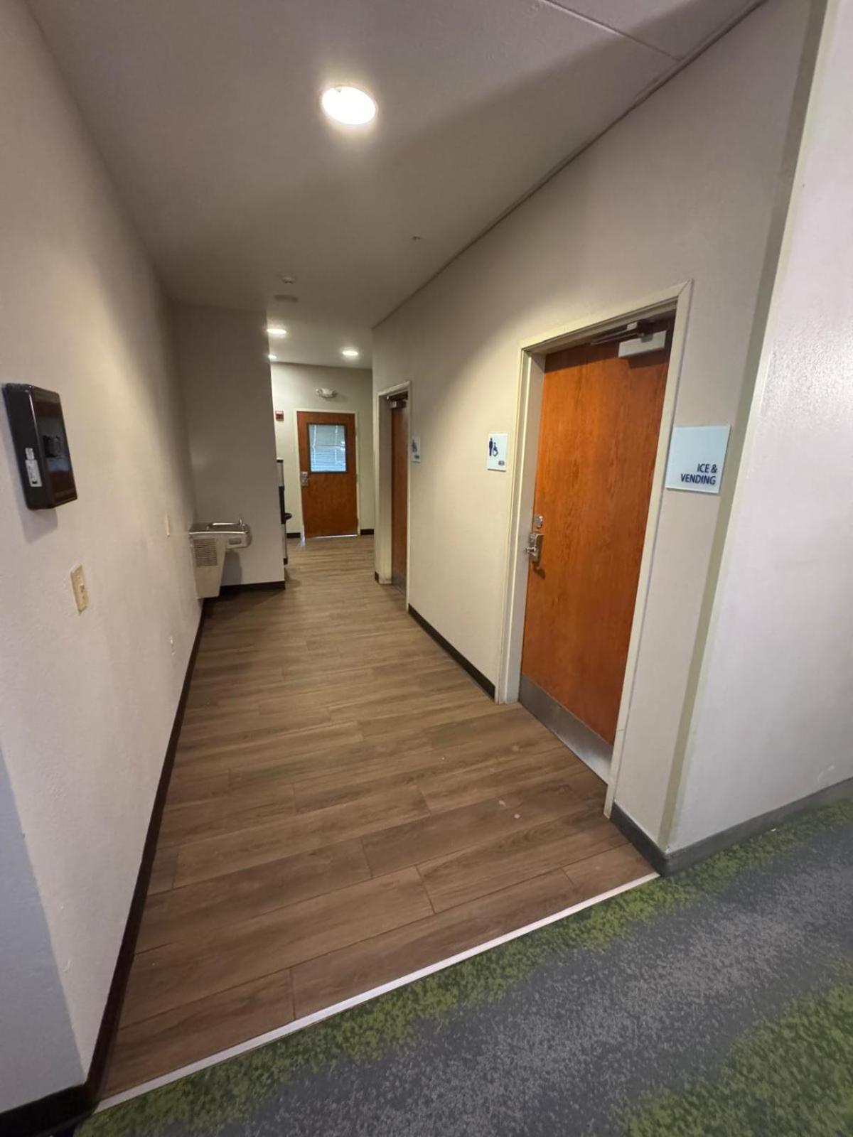 Wyndham Garden Anchorage Airport Hotel Екстериор снимка