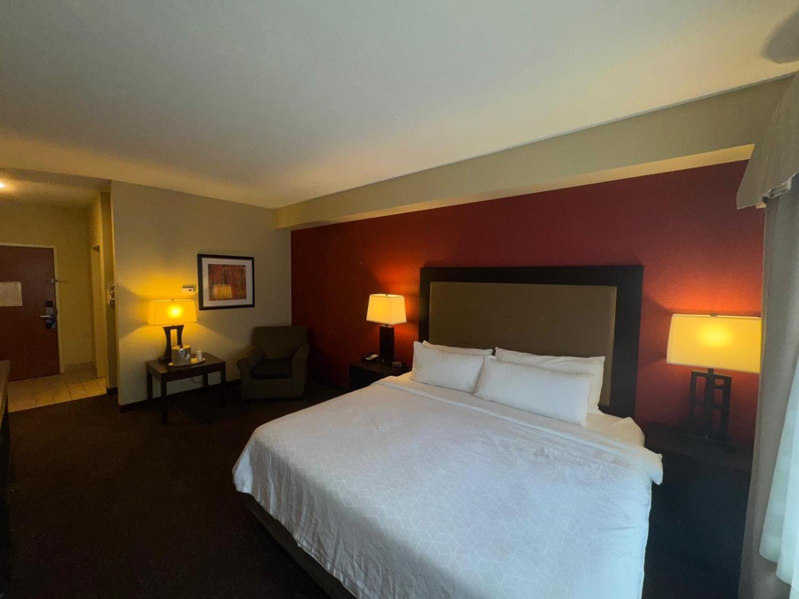 Wyndham Garden Anchorage Airport Hotel Екстериор снимка